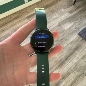 Garmin Vioactive 6 Green Silicone Smartwatch with Fitness Tracking